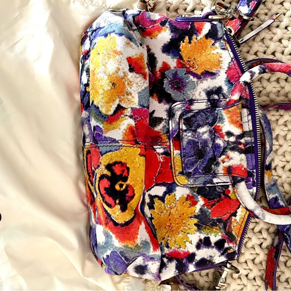 HOBO International Sheila Small Crossbody